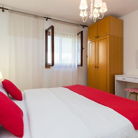 Apartments With A Parking Space Kastel Stafilic, Kastela - 16086 ห้อง รูปภาพ