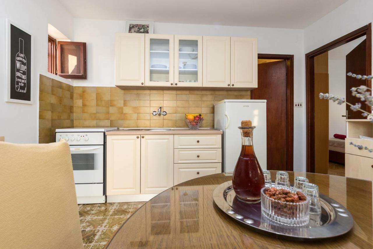 Apartments With A Parking Space Kastel Stafilic, Kastela - 16086 ภายนอก รูปภาพ