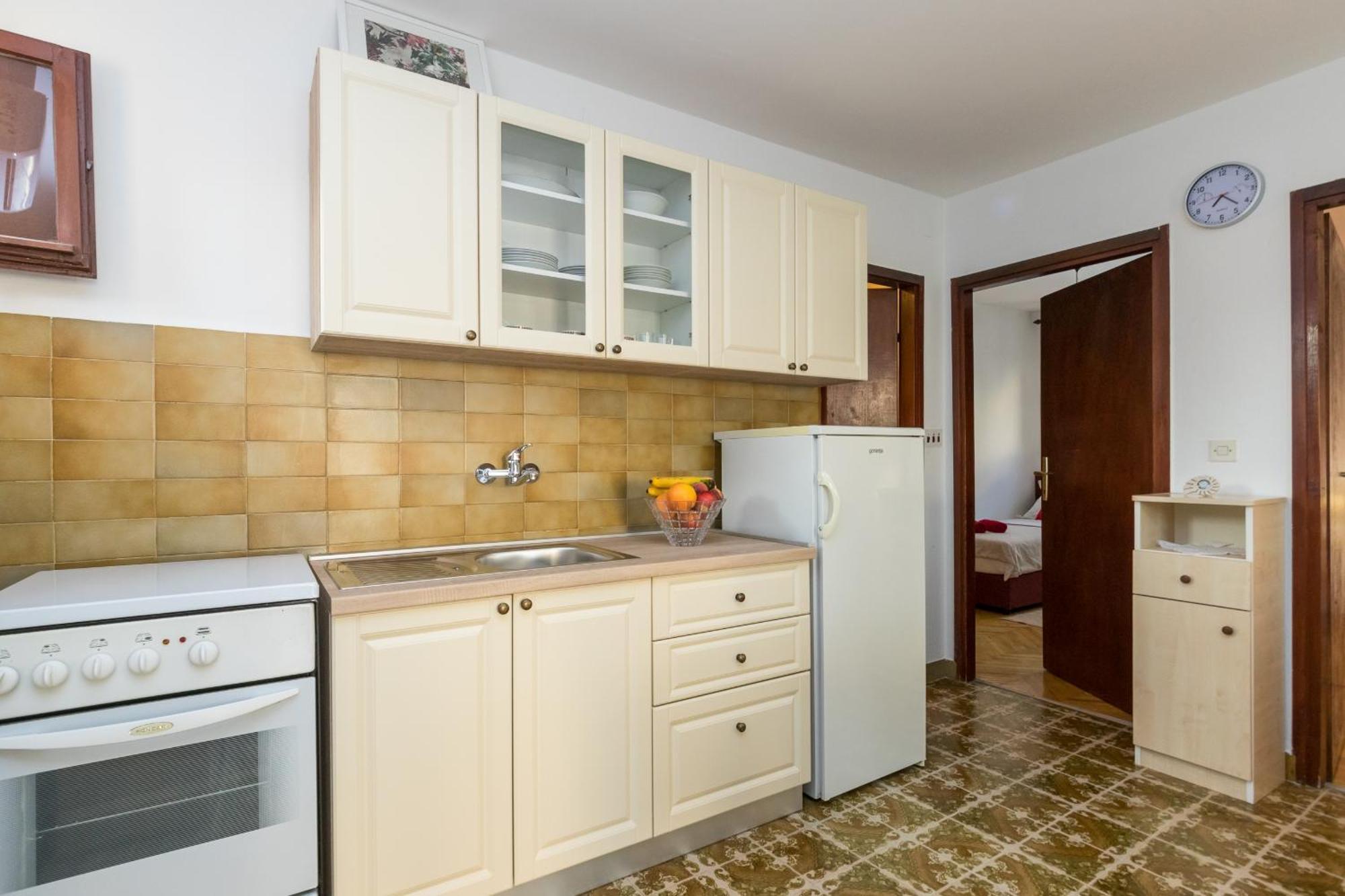 Apartments With A Parking Space Kastel Stafilic, Kastela - 16086 ห้อง รูปภาพ